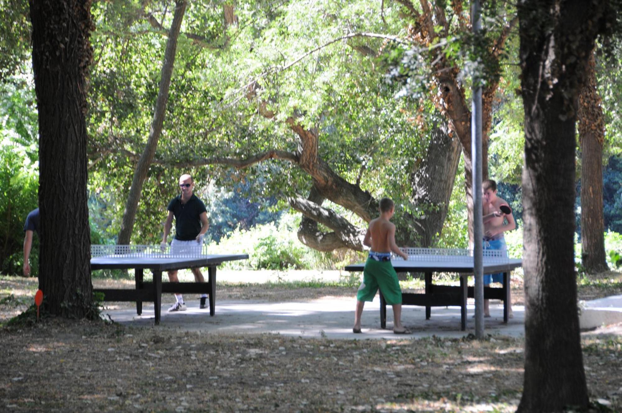 Camping Bellerive Montfrin Dış mekan fotoğraf