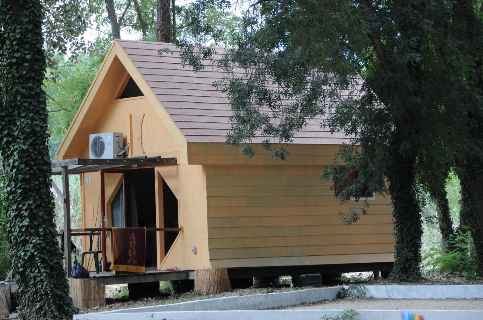 Camping Bellerive Montfrin Dış mekan fotoğraf